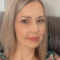 Kristie Morris's Instagram, Twitter & Facebook