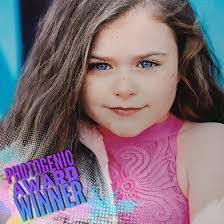 Melisa Collins's Instagram, Twitter & Facebook