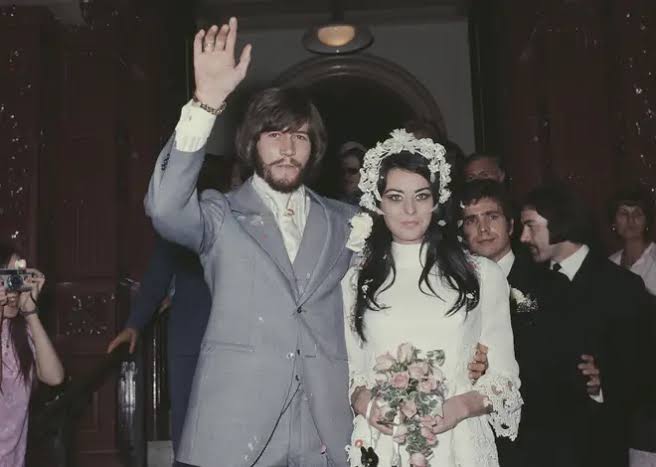 A timeline of Barry Gibb and Linda Gray's beautiful 53-year relationship - Smooth