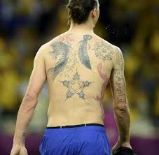 Ramos, who has over 40 different inkings on his body, was seen without a number of his most iconic markings, including the 'heart and quote' tattoo on his upper neck. Em Tattoos Welcher Spieler Hat Die Schonste Tatowierung Bilder Fotos Welt