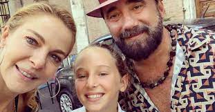 Nel 2003 debutta in televisione nella serie tv un medico in famiglia 3. News Radioitalia Claudia Gerini Innamorata Della Nuova Canzone Di Federico Zampaglione