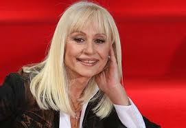 Raffaella carrà è morta oggi all'età di 78 anni. Raffaella Carra Eta Altezza Peso Vita Privata E Carriera Tutto Sulla Conduttrice Italiana