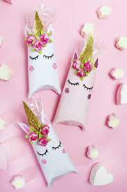 Verpackung für gemütliche weihnachten & andere gerade in der weihnachtszeit braucht man schöne geschenkverpackungen für kleine. Einhorn Schachtel Aus Klopapierrollen Falten Diy Geschenkverpackung Geschenkschachtel Basteln Geschenkverpackung Basteln Klopapierrollen