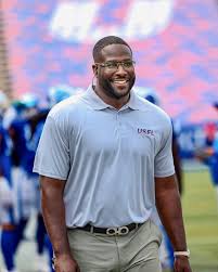 L I V I N G T H E D R E A M . . . There is no better feeling than to wake  up every day to a career doing what I was gonna do for free anyway… 📸:  @_aliyahhill