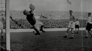 When bert trautmann arrived at manchester city in 1949, 20,000 protested against his signing. Manchester City Goalkeeper Bert Trautmann Plays 1956 Fa Cup Final With Broken Neck Video Football The Guardian