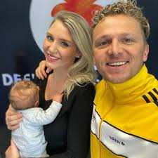 HAPPY NEW 2021 🎊 Wir melden uns aus der Babypause mit tatkräftiger  Unterstützung unseres Fahrschulnachwuchses zurück und wünschen allen  nochmal ein frohes neues Jahr nach der ersten turbulenten Woche 2021 🥳 Wie