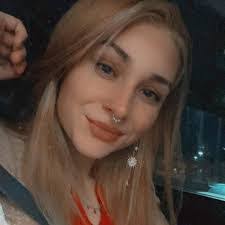 Brittany Looper's Instagram, Twitter & Facebook