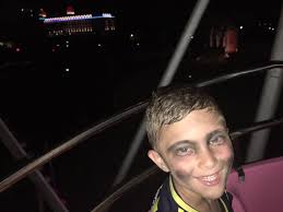 Hands up fans of luna park!