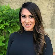 Elizabeth Arreguin's Instagram, Twitter & Facebook