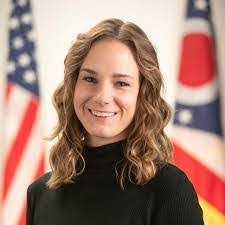 Kari Akins's Instagram, Twitter & Facebook