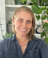 Beth Curran's Instagram, Twitter & Facebook