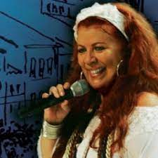 Chora, não vou ligar chegou a hora vai me pagar pode chorar, pode chorar é, o teu castigo brigou comigo sem ter porque vou festejar, vou festejar o teu sofrer, o teu penar você pagou com traição a quem sempre lhe deu a mão você. Vou Festejar Beth Carvalho Vagalume