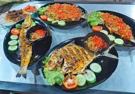 Lesehan ikan bakar klotok merupakan salah satu rumah makan yang sudah cukup terkenal di daerah padangan bojonegoro jawa timur. Kesegaran Ikan Bakar Sambal Pesisir Bikin Nagih Pelanggan Karena Sambal Dadakannya Zona Priangan