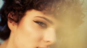 Anne Lukin: "Soy bastante viejoven para las redes"