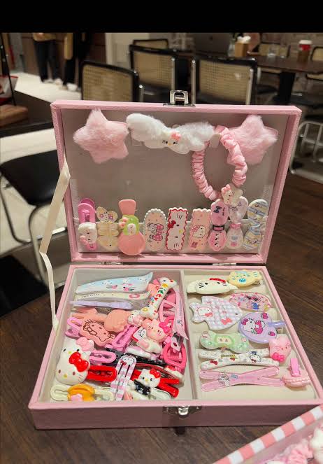 Quà tặng 8/3: Kẹp tóc Hello Kitty xinh đẹp