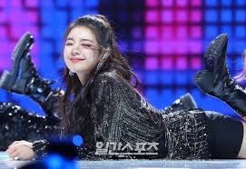 Fanaccount for itzy & hwang yeji @itzyofficial #있지 #황예지 #예지. Lia Gains Attention For Her Looks Itzy S Dalla Dalla Stage Kkuljaem ì¢‹ì•„