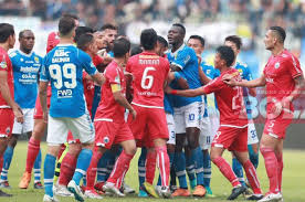 Pertandingan persija vs persib, akhirnya di jakarta 30 juni 2018 stadion ptik, jakarta like, share, dan subcribe video. Anggota The Jak Mania Tewas 7 Korban Harus Meregang Nyawa Di Antara Rivalitas Persib Vs Persija Bolasport Com