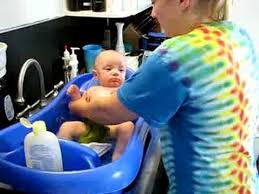 This is my third baby. Ethan Bathing 4 Months Old Youtube