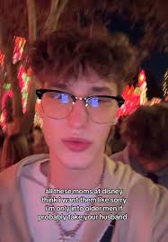 #gaymenoftiktok🏳️‍🌈 #gaytiktok #disney