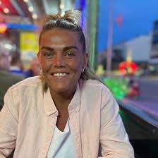 Billie Simpson's Instagram, Twitter & Facebook