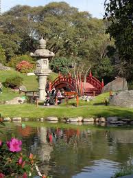 Elas vão de florestas subtropicais nas ilhas ryūkyū e ogasawara , a florestas decíduas temperadas em regiões de clima ameno das principais ilhas, florestas temperadas de coníferas nas porções frias das. Jardin Japones Buenos Aires Jardin Japones Buenos Aires Argentina Paisajes Buenos Aires City
