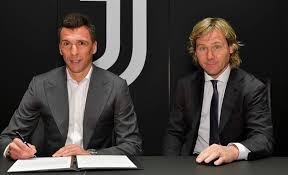 Maybe you would like to learn more about one of these? Ao Lado Do Idolo Nedved Mandzukic Assina Renovacao Com Juventus Ate 2021 Futebol Italiano Ge