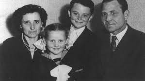 Listen to nagy feró on spotify. Nagy Fero Csaladja Unokai Es Fiatalsaga Nlc Hu