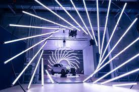 Echipa de cercetători are 120 de membri, iar necesarul este de peste 200. Cel Mai Puternic Laser Din Lume A GÄƒzduit InstalaÅ£ia De ArtÄƒ Si Tehnologie Pentru Lansarea Bmw Ix In Romania