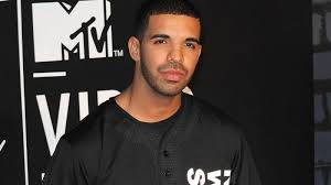 Drake's is a purveyor of classic british elegance. Drake So Gut Ist Die Beziehung Zu Seinem Sohn Adonis