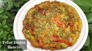 Kocok telur dan air hingga rata. Resep Telur Dadar Buncis Youtube