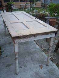 Primative Table From A Old Patina Wood Door And Porch Wood Rails Price 200 At Old Is Better Than New Web Sit Mozaichnye Stoly Nebolshoj Domashnij Dizajn Dekor