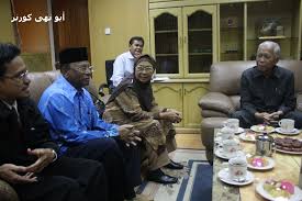 Tun sakaran, who was from semporna, was also an uncle to parti warisan sabah president datuk seri shafie apdal. Tun Sakaran Dandai Abu Nuha Corner