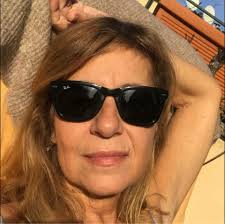 Negli anni '50 e '60, il Flora era molto più di un semplice cinema: ogni  sera, il suo palco ospitava comici, ballerine, illusionisti e il meglio  dell'avanspettacolo. Qui si sono esibiti alcuni