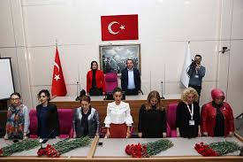 Chp bolu milletvekili tanju özcan, emekli anaokulu öğretmeni annesi emine özcan ile eski milli dün sabah saatlerinde babasının sümer mahallesi'ndeki evine öğretmen eşi meral özcan ve oğlu. Bolu Belediyesi Nde Kadin Personellere Kadinlar Gunu Surprizi Haberler Bolu