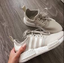Adidas damen nmd_r1 w gymnastikschuh, grey one f17 grey one f17 grey two f17, 39 1/3 eu. Adidas Originals Nmd Im Creme Beige Foto Kubenkovakaterina Instagram Turnschuhe Frauen Turnschuhe Damen Adidas Originals