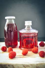 Himbeersirup Leckeren Sirup Selber Machen Rezept In 2020 Sirup Selber Machen Himbeersirup Lecker