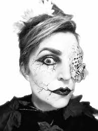 Halloween makeup with homemade honeycomb and hornets