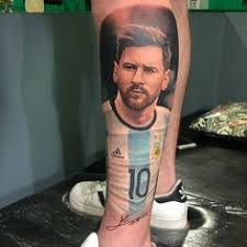 The lengths to which fans can go for their sporting heroes continue to amaze and astonish. Die 9 Besten Ideen Zu Messi Tattoo Fussball Fussball Tattoo Messi Tattoo