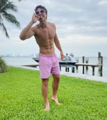 Estas vacaciones en familia se dan a unos días de su celebración de graduación. Chayanne Ellos Son Los Guapos Hijos Del Famoso Cantante Quien Se Parece Mas A El Fotos El Heraldo De Mexico