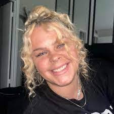 Holly Brubaker's Instagram, Twitter & Facebook