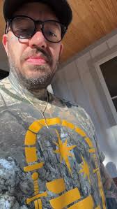 Start to Amber's sleeve. ⚔️