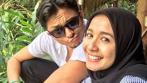 Perceraian laudya cynthia bella dengan engku emran ternyata benar terjadi. Engku Emran S Sad Upload Becomes A Spotlight Allegedly Misses Laudya Cynthia Bella Archyde