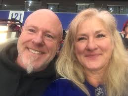 Nicki Roberts (@Nickeroo2)