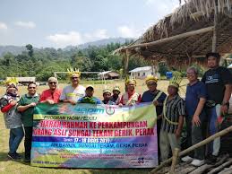 Menari dengan orang asli di kg peta. Ziarah Rahmah Ke Perkampungan Orang Asli Di Gerik Yayasan Dakwah Islamiah Malaysia