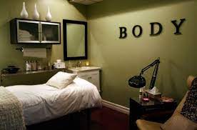 Your favorite gen zer will fall for any of these playful decorating ideas. Canadian Esthetics School Graduates Louise Dannhauer Ailish Wallace Spa News Esthetics Room Massage Room Decor Massage Room