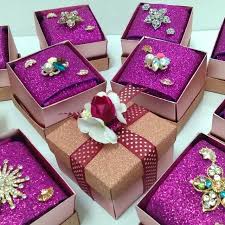 Ramai vendor di luar sana yang membekalkan cetakan surah yassin yang. Doorgift With Brooch Sanding Nikah Aqiqah Design Craft Handmade Goods Accessories On Carousell