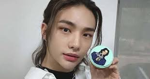 Hyunjin (stray kids) height, weight, age, body statistics are here. Is Stray Kids Hyunjin Retiring Jyp Entertainment Announces Halt In Activities After Bullying Claims Surface Meaww