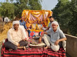 Shri Shyam Festival in Majra Ahir | माजरा अहीर में श्री श्याम महोत्सव:  महिलाओं ने निकाली कलश यात्रा, भगवान की जीवंत झांकियां सजाई गई - Bansur News  | Dainik Bhaskar