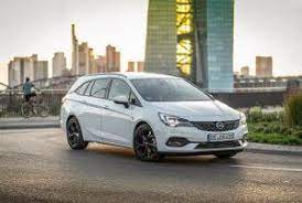 2021 otomobil fiyatları açısından bu araç değerlendirildiğinde 200 bin tl üzerindeki fiyatıyla dikkatleri çeken hatchback modellerinden biridir. Opel Astra Sports Tourer Im Test 2020 Modellpflege Bringt 3 Zylinder Und Viel Digitales Meinauto De