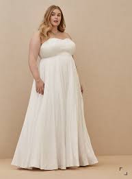 Brides planning a 2020 wedding will have their pick of trends. Stunning Plus Size Wedding Dresses Junebug Weddings